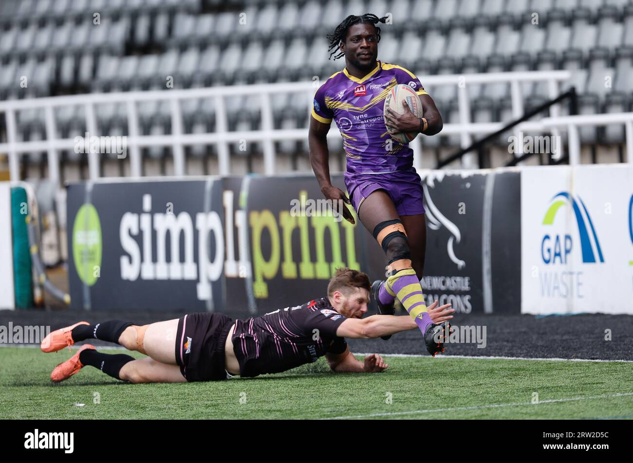 Newcastle, Royaume-Uni. 11 juin 2023. Gideon Boafo de Newcastle Thunder sprint libre de marquer un essai sensationnel lors du match de championnat BETFRED entre Newcastle Thunder et Barrow Raiders à Kingston Park, Newcastle le le samedi 16 septembre 2023. (Photo : Chris Lishman | MI News) crédit : MI News & Sport / Alamy Live News Banque D'Images