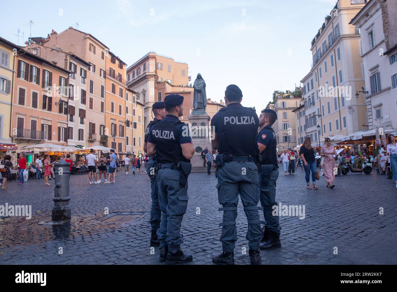 Rome, Italie. 15 septembre 2023. Policiers italiens au Campo dè Fiori à Rome (photo de Matteo Nardone/Pacific Press/Sipa USA) crédit : SIPA USA/Alamy Live News Banque D'Images