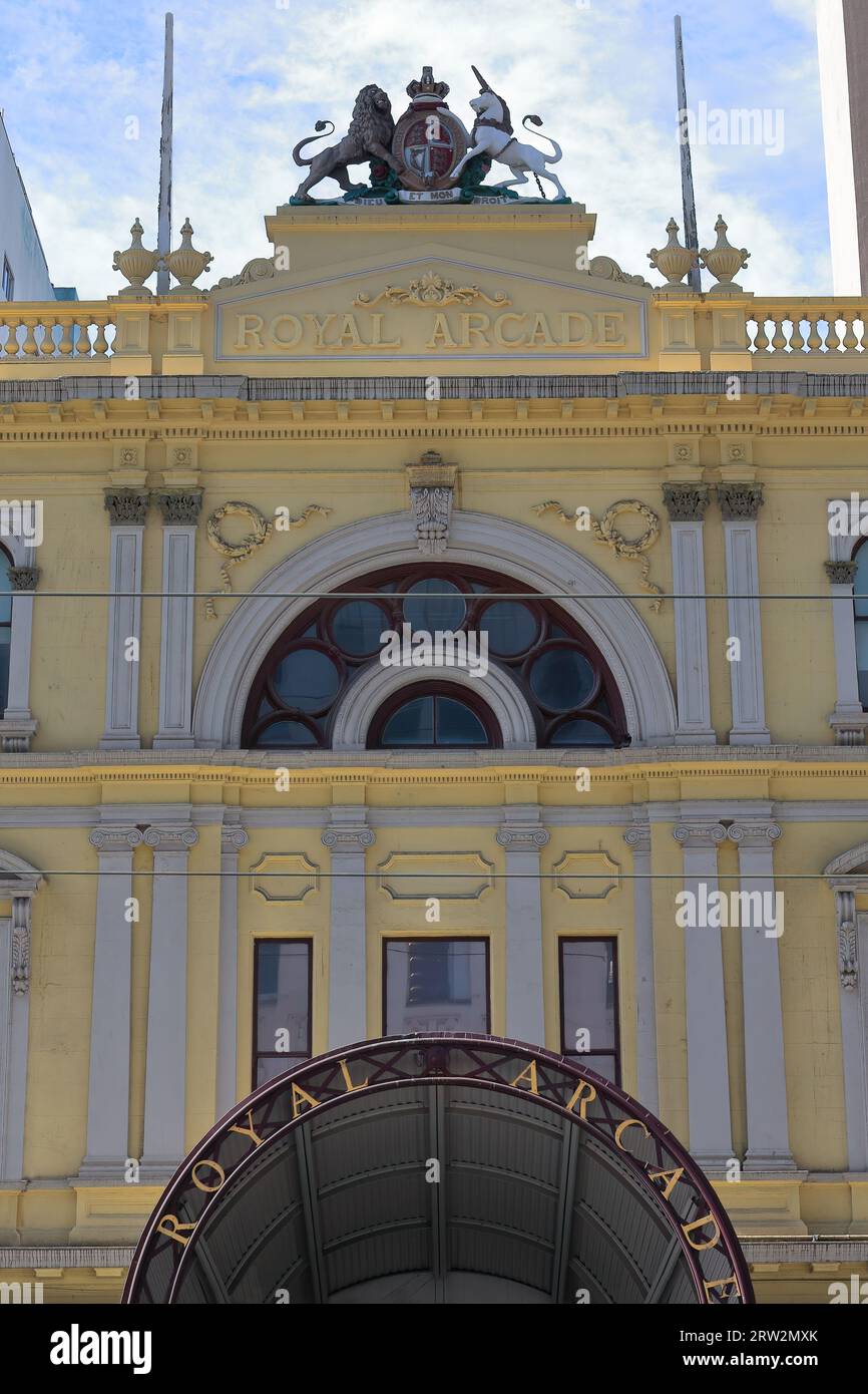 937 la façade peinte en jaune de Bourke Street de la Royal Arcade est la plus ancienne galerie marchande d'Australie. Melbourne. Banque D'Images