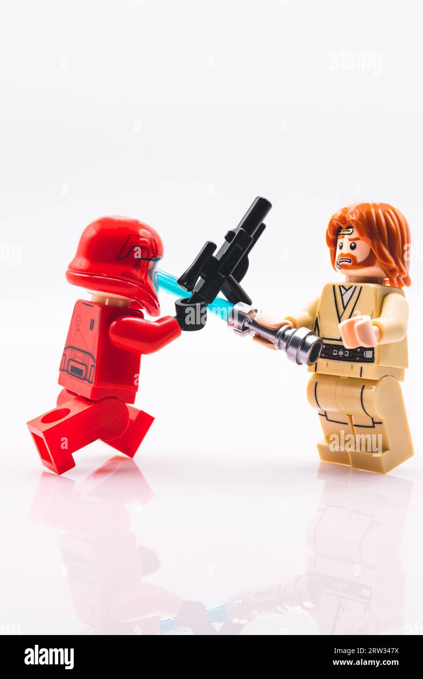 LEGO star Wars minifigurines combat, scène de combat avec jouet lego, Sith Tropper vs OBI-WAN Kenobi star Wars personnages Banque D'Images