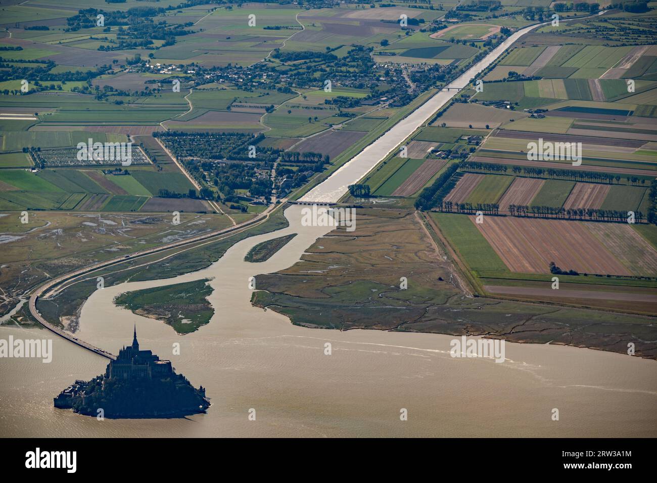 France Mont SaintMichel / Mont SaintMichel à marée haute avec la rivière 