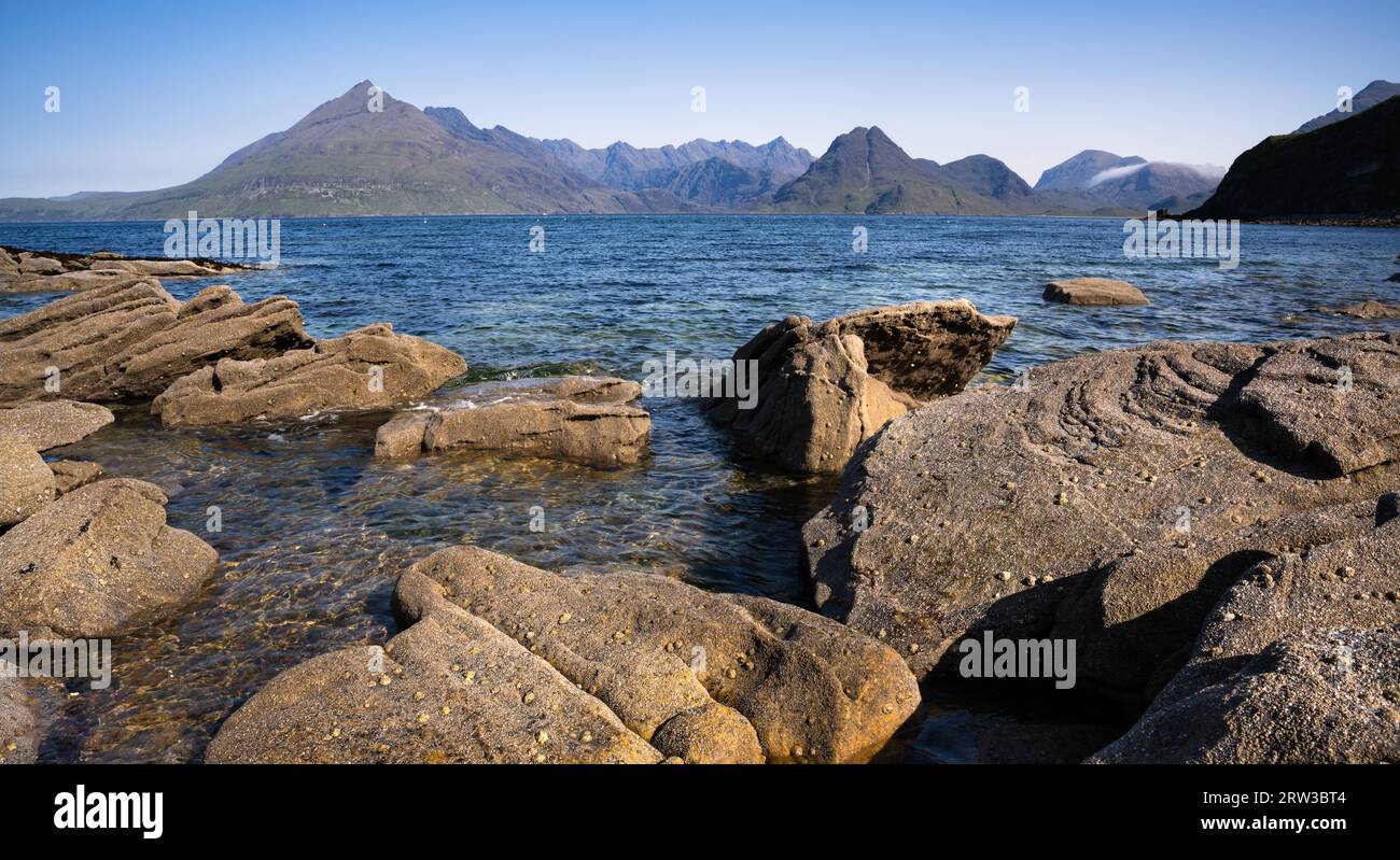 Elgol Skye Écosse. Cullin Hills depuis Elgol Beach Banque D'Images