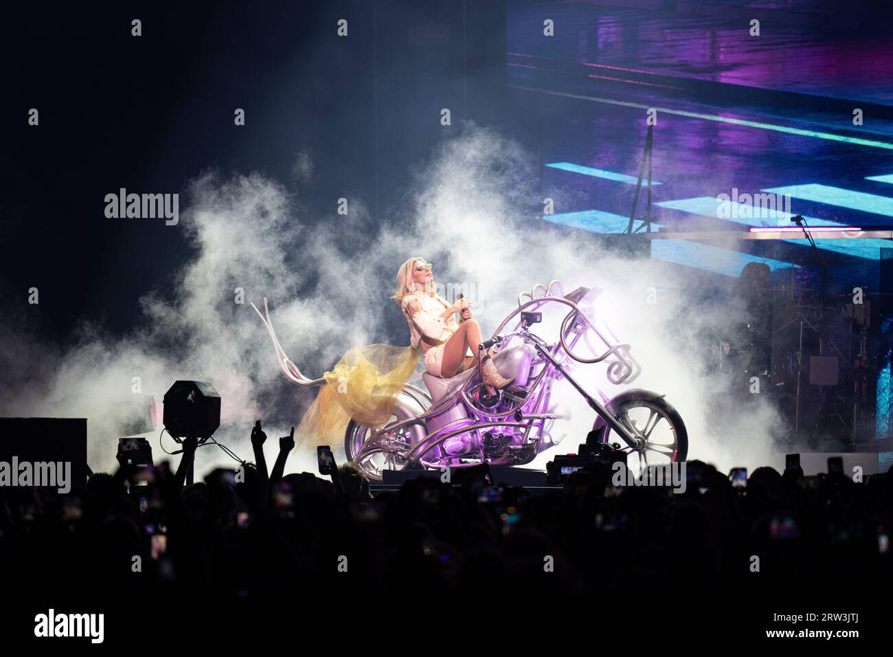 Londres, Royaume-Uni. 16 septembre 2023. La chanteuse Shania Twain se produit sur scène à l'O2 de Londres pendant la tournée Queen of Me. Crédit : John Barry/Alamy Live News Banque D'Images Londres, Royaume-Uni. 16 septembre 2023. La chanteuse Shania Twain se produit sur scène à l'O2 de Londres pendant la tournée Queen of Me. Crédit : John Barry/Alamy Live News Banque D'Images