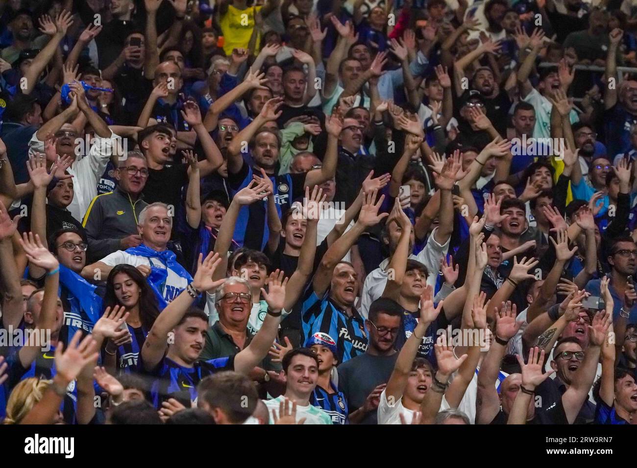 Milan, Italie. 16 septembre 2023. Supporters du FC Internazionale faisant 'manita' pendant, FC Internazionale vs AC Milan - Serie A. Credit : /Alessio Morgese / Emage Credit : Alessio Morgese/E-Mage/Alamy Live News Banque D'Images