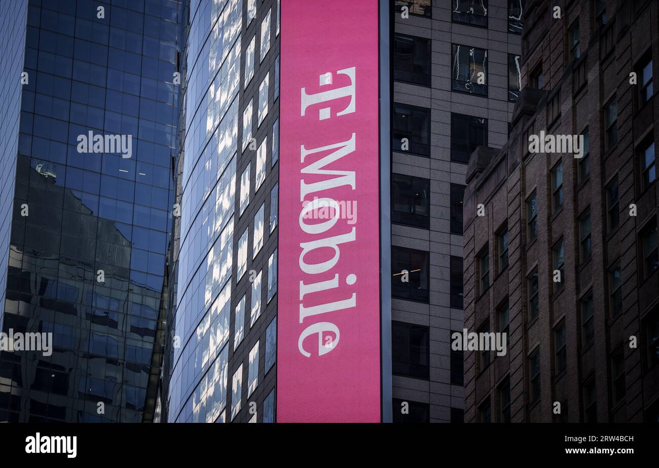 New York, États-Unis. 16 septembre 2023. Le logo T-Mobile USA, pris à Manhattan. Crédit : Michael Kappeler/dpa/Alamy Live News Banque D'Images