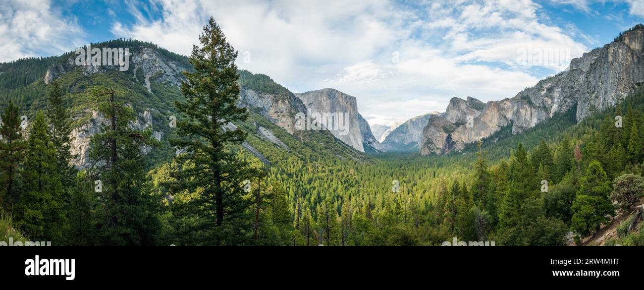 Panorama sur le meilleur de Yosemite point d'observation dans natunal park sierra nevada Banque D'Images