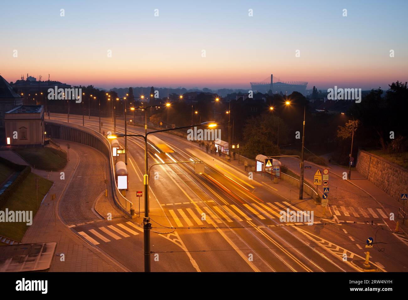 Tôt le matin sur la rue Aleja Solidarnosci, ville de Varsovie, Pologne Banque D'Images