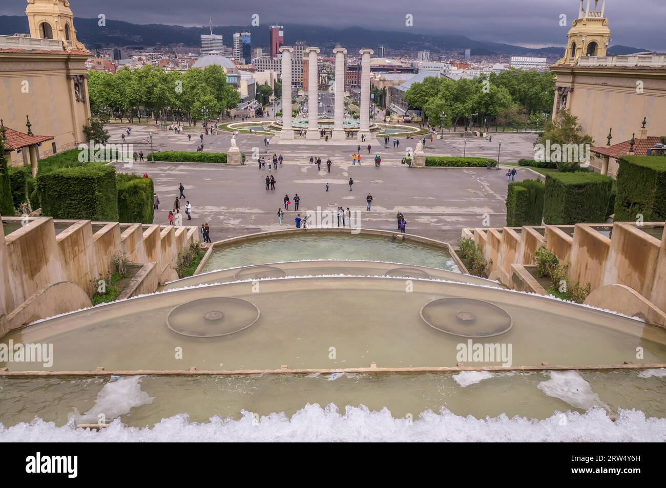 Vue de Barcelone depuis la fontaine sur la Plaza de Espana à Montjuic à Barcelone, Espagne Banque D'Images