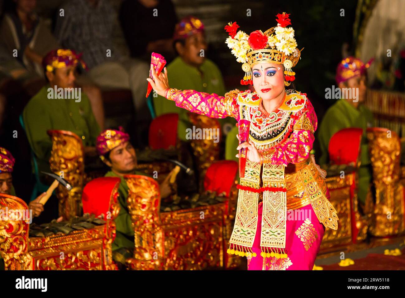 UBUD, BALI, INDONÉSIE, SEP 5, 2014 : un spectacle balinais traditionnel dans le centre d'Ubud, Bali, Indonésie Banque D'Images