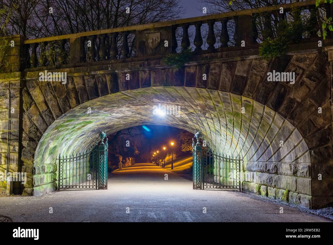 Photo de nuit de l'Archway à Avenham Park, Preston, Lancashire Banque D'Images