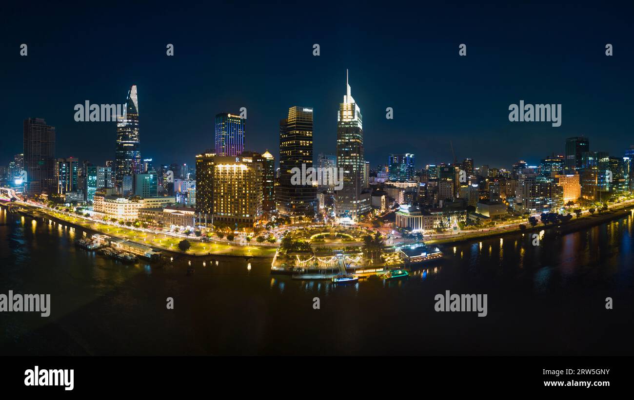 12 août 2023 : coucher de soleil dans le District 1, Ho Chi Minh ville, Vietnam Banque D'Images