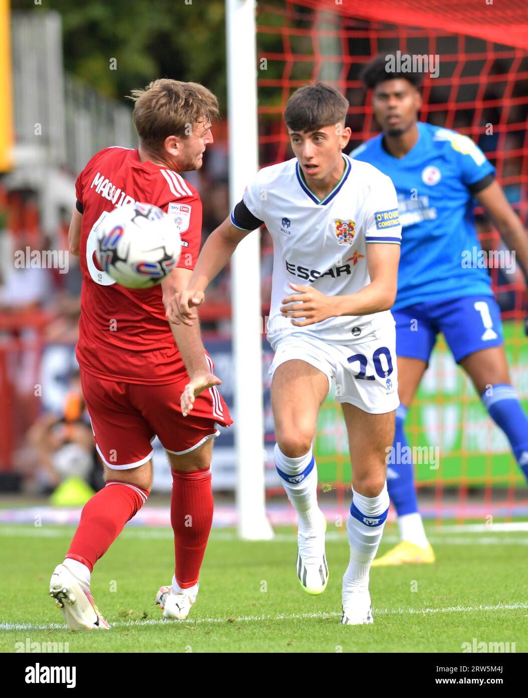 Samuel Taylor de Tranmere sur le ballon lors du match Sky Bet EFL League Two entre Crawley Town et Tranmere Rovers au Broadfield Stadium , Crawley , Royaume-Uni - 16 septembre 2023 photo Simon Dack / Téléphoto Images usage éditorial seulement. Pas de merchandising. Pour les images de football des restrictions FA et Premier League s'appliquent inc. Aucune utilisation Internet/mobile sans licence FAPL - pour plus de détails contacter football Dataco Banque D'Images