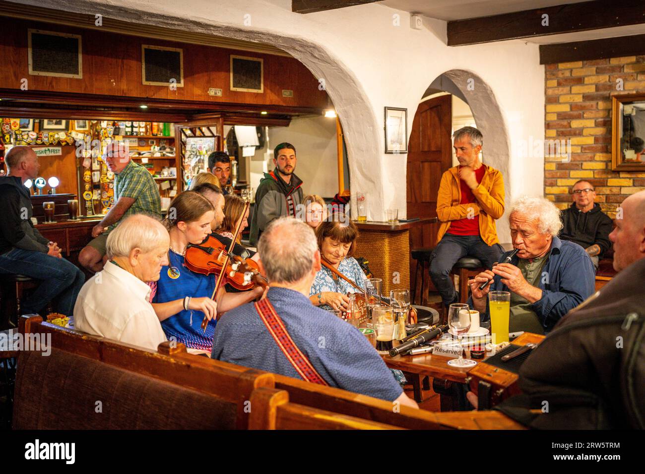 Groupe musical celtique dans un Pub, Doolin, County Clare, Irlande, Royaume-Uni Banque D'Images