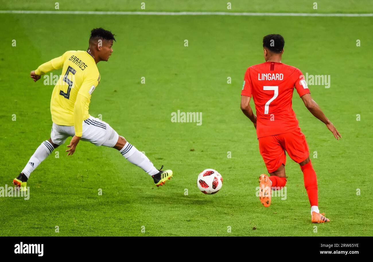 Moscou, Russie – 3 juillet 2018. Le milieu de terrain de l'équipe nationale de football de Colombie Wilmar Barrios contre le joueur d'Angleterre Jesse Lingard lors de la coupe du monde 2018 RO Banque D'Images