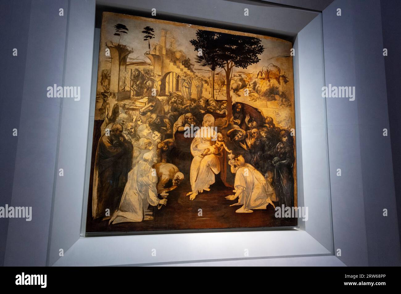 La peinture inachevée de la Renaissance italienne de l'adoration des Mages par l'artiste Léonard de Vinci. Il est exposé à la Galerie des Offices à Banque D'Images