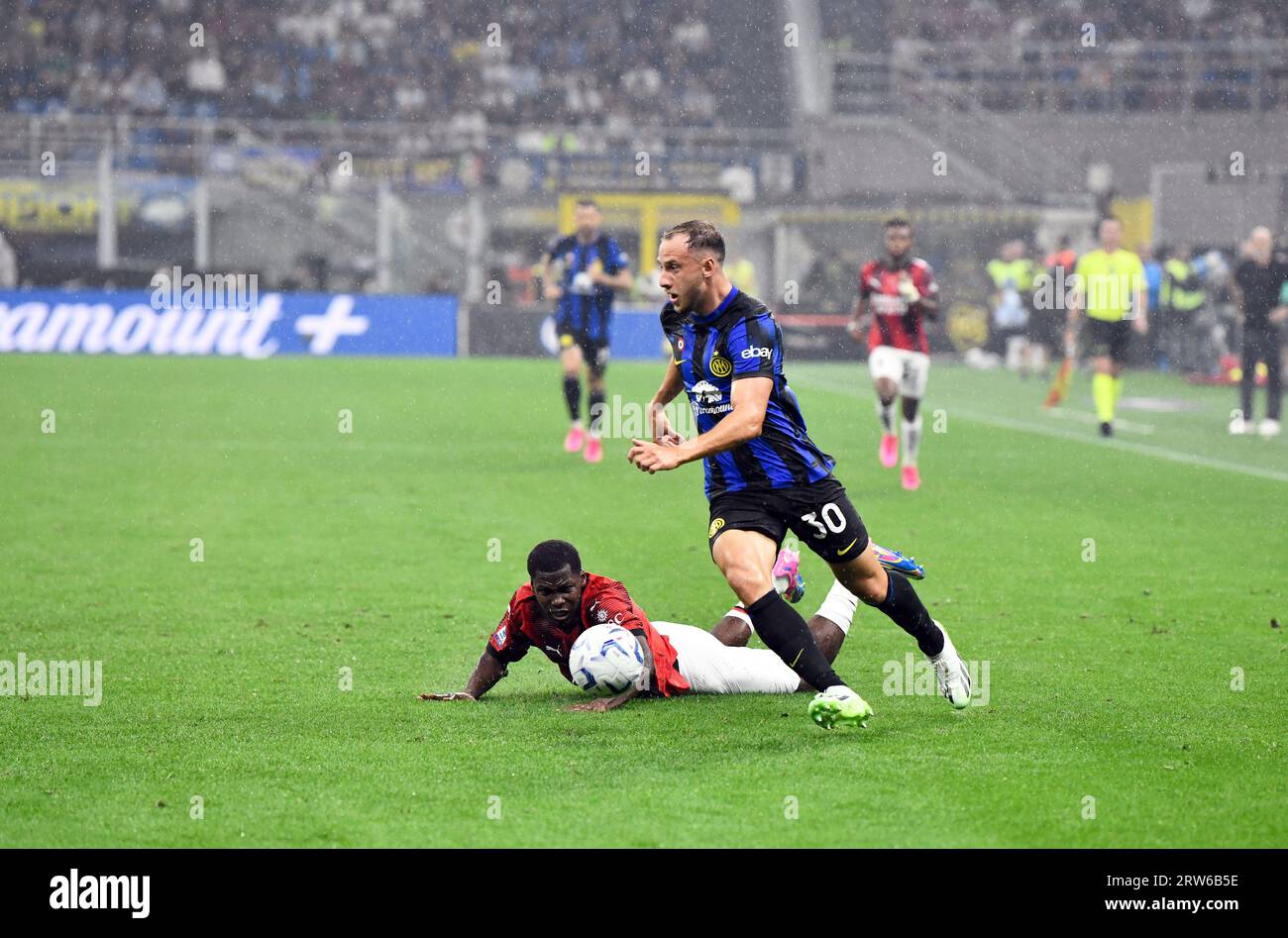 Milan, Italie. 16 septembre 2023. Carlos Augusto (30) de l'Inter vu lors du match de Serie A entre l'Inter et l'AC Milan à Giuseppe Meazza à Milan. (Crédit photo : Gonzales photo/Alamy Live News Banque D'Images Milan, Italie. 16 septembre 2023. Carlos Augusto (30) de l'Inter vu lors du match de Serie A entre l'Inter et l'AC Milan à Giuseppe Meazza à Milan. (Crédit photo : Gonzales photo/Alamy Live News Banque D'Images