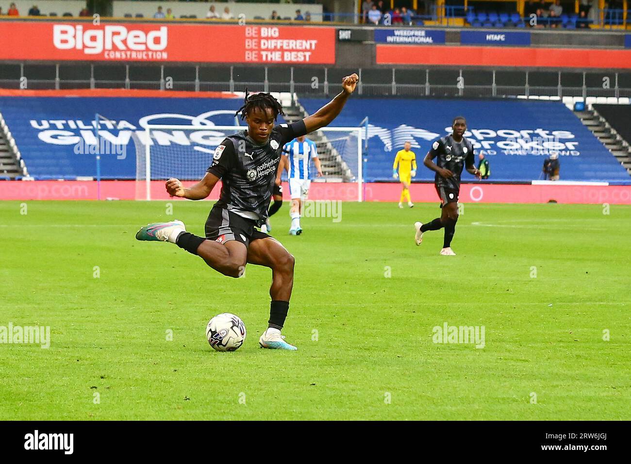 John Smith's Stadium, Huddersfield, Angleterre - 16 septembre 2023 Dexter Lembikisa (2) de Rotherham United - pendant le match Huddersfield Town v Rotherham United, Sky Bet Championship, 2023/24, John Smith's Stadium, Huddersfield, Angleterre - 16 septembre 2023 crédit : Arthur Haigh/WhiteRosePhotos/Alamy Live News Banque D'Images