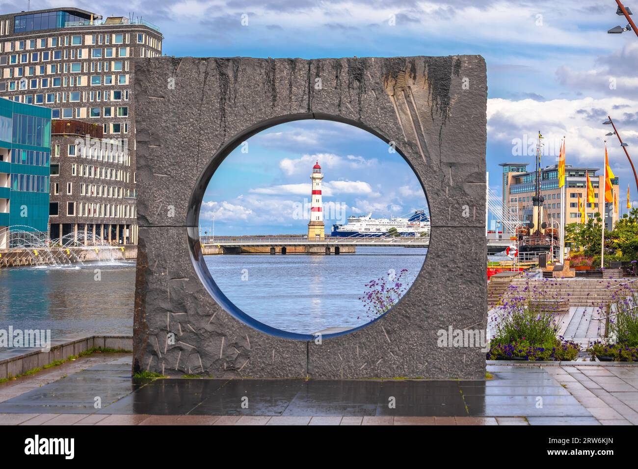 Ville de Malmo vue sur le front de mer et le phare, province de Scania en Suède Banque D'Images