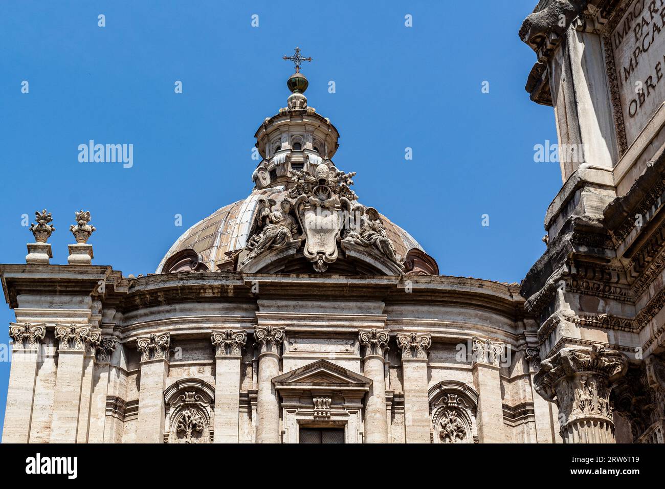 Un dôme d'un ancien bâtiment à Rome Banque D'Images