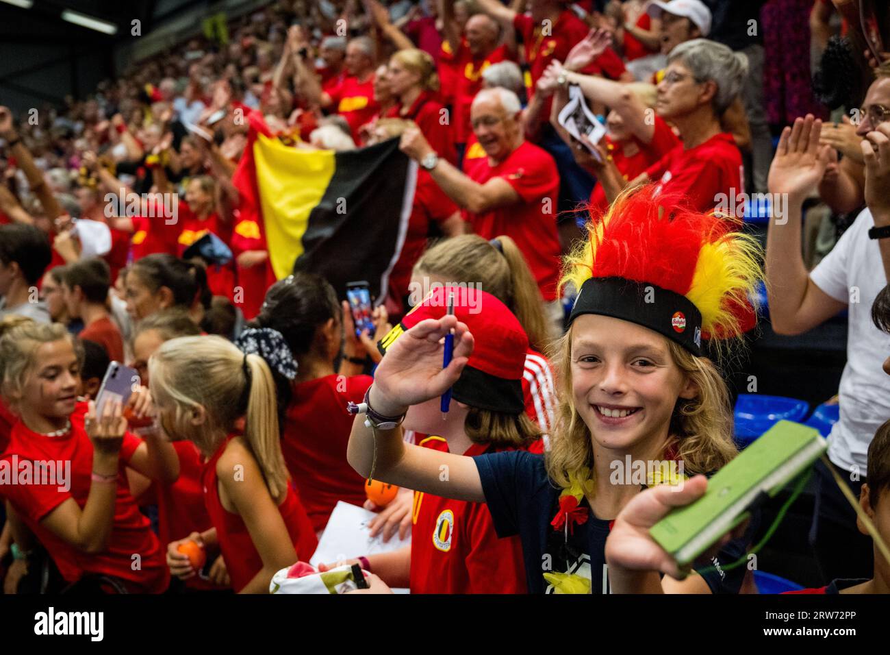 Hasselt, Belgique. 17 septembre 2023. Les supporters et supporters belges se réjouissent lors d'un match de tennis entre le Belge de Loore et l'Ouzbek Sultanov, le quatrième match de la rencontre du premier tour du Groupe mondial de la coupe Davis entre la Belgique et l'Ouzbékistan, dimanche 17 septembre 2023, à Hasselt. BELGA PHOTO JASPER JACOBS crédit : Belga News Agency/Alamy Live News Banque D'Images