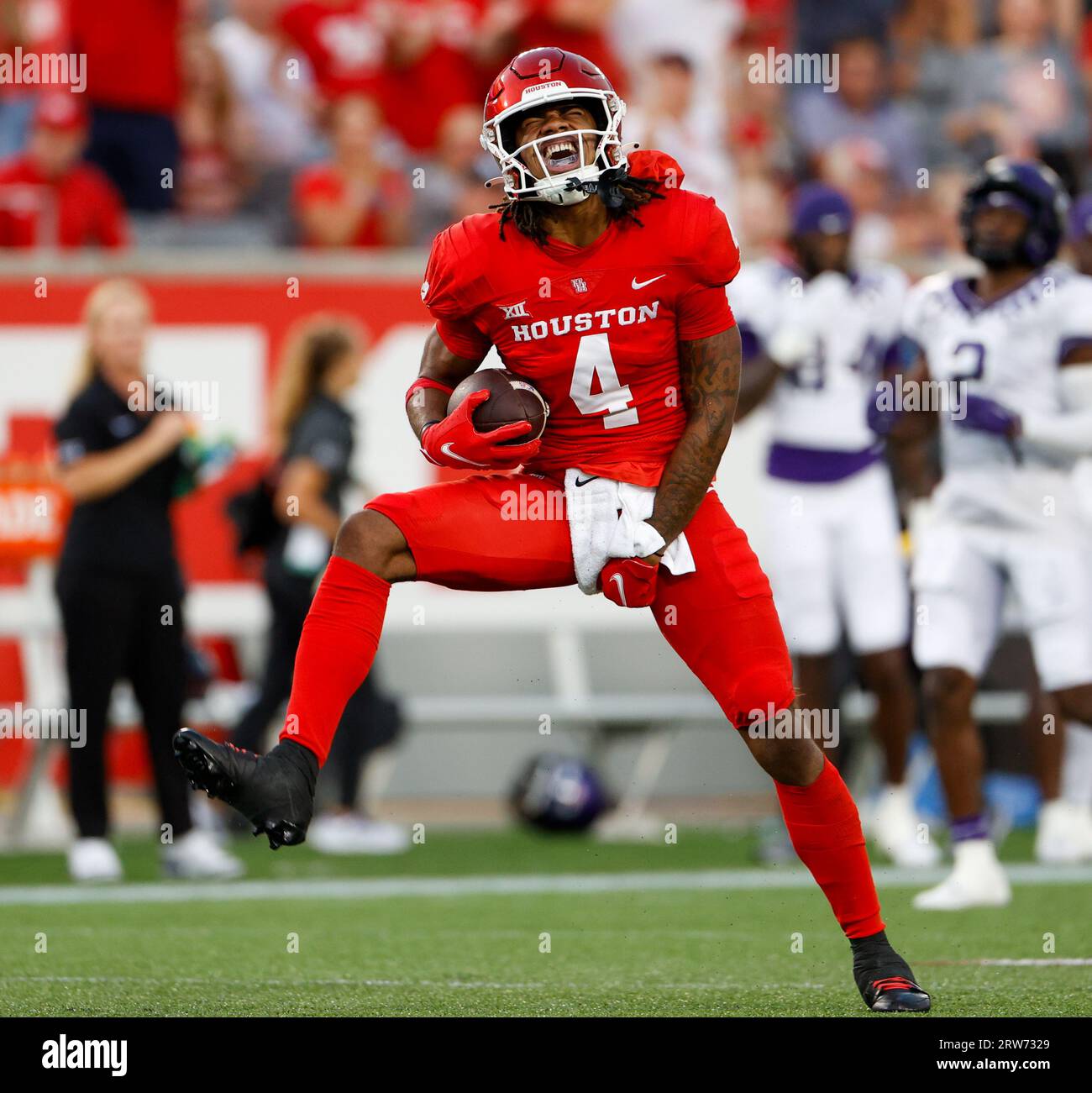 16 septembre 2023 : le Wide Receiver Samuel Brown (4 ans) réagit après avoir fait une capture de 53 yards lors d'un match de football Big 12 entre Houston et TCU le 16 septembre 2023 à Houston. TCU Won, 36-13. (Image de crédit : © Scott Coleman/ZUMA Press Wire) USAGE ÉDITORIAL SEULEMENT! Non destiné à UN USAGE commercial ! Banque D'Images