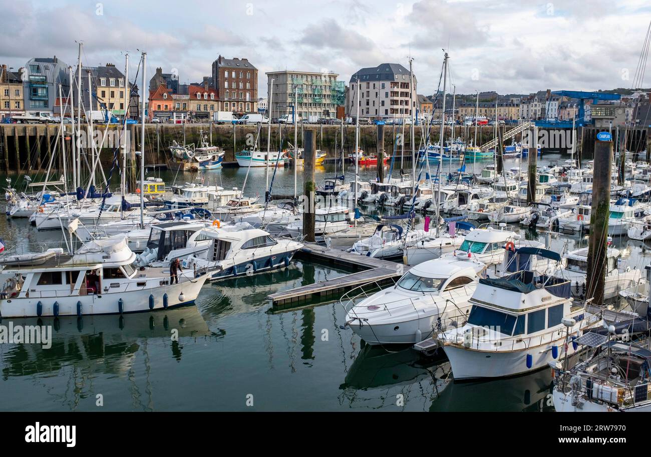 Le port de plaisance de Dieppe, Normandie Dieppe est un port de pêche sur la côte normande du nord de la France crédit Simon Dack Banque D'Images