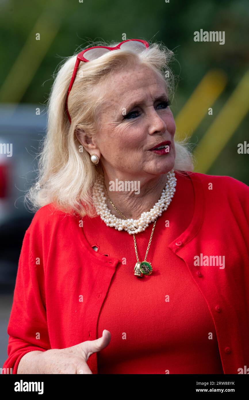 Wayne, Michigan, États-Unis. 17 septembre 2023. 6th Congressional District Congresswomen Debbie Dingell parle aux gens à la grève locale 900 UAW à l'usine de montage du Michigan. (Image de crédit : © Mark Bialek/ZUMA Press Wire) USAGE ÉDITORIAL SEULEMENT! Non destiné à UN USAGE commercial ! Banque D'Images