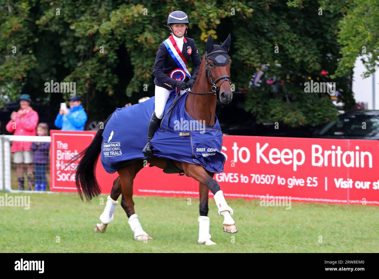 Rosalind Canter sur Izilot remporte le Blenheim International Horse Trials au Blenheim Palace, Woodstock, Oxfordshire, le dimanche 17 septembre 2023. (Photo : Jon Bromley | MI News) crédit : MI News & Sport / Alamy Live News Banque D'Images