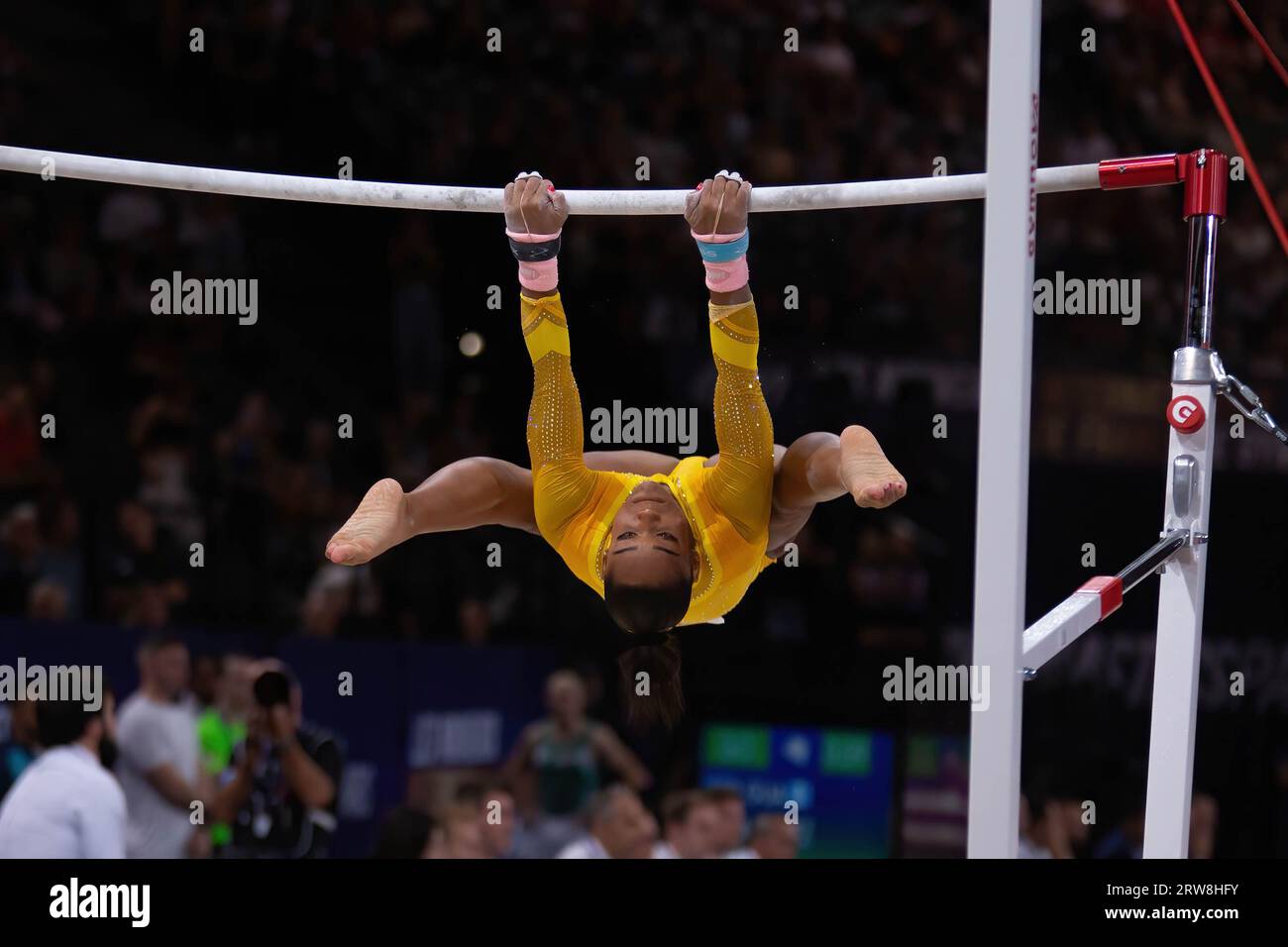 Paris, France. 16 septembre 2023. La gymnaste française MÈlanie de Jesus dos Santos a participé aux matchs internationaux de gymnastique artistique à l'Accor Arena. Cette année, l'édition des nouveaux internationaux de France célèbre les 150 ans d'existence de la Fédération française de gymnastique. L'événement s'est déroulé à l'Accor Arena, à Paris, et a réuni des athlètes du monde entier dans différentes catégories de gymnastique artistique. (Photo Telmo Pinto/SOPA Images/Sipa USA) crédit : SIPA USA/Alamy Live News Banque D'Images