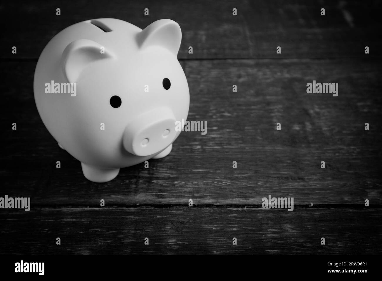 Piggy Bank on wooden table Banque D'Images