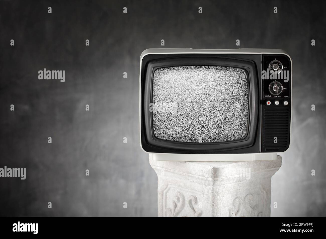 Vieux téléviseur portable avec bruit statique Banque D'Images