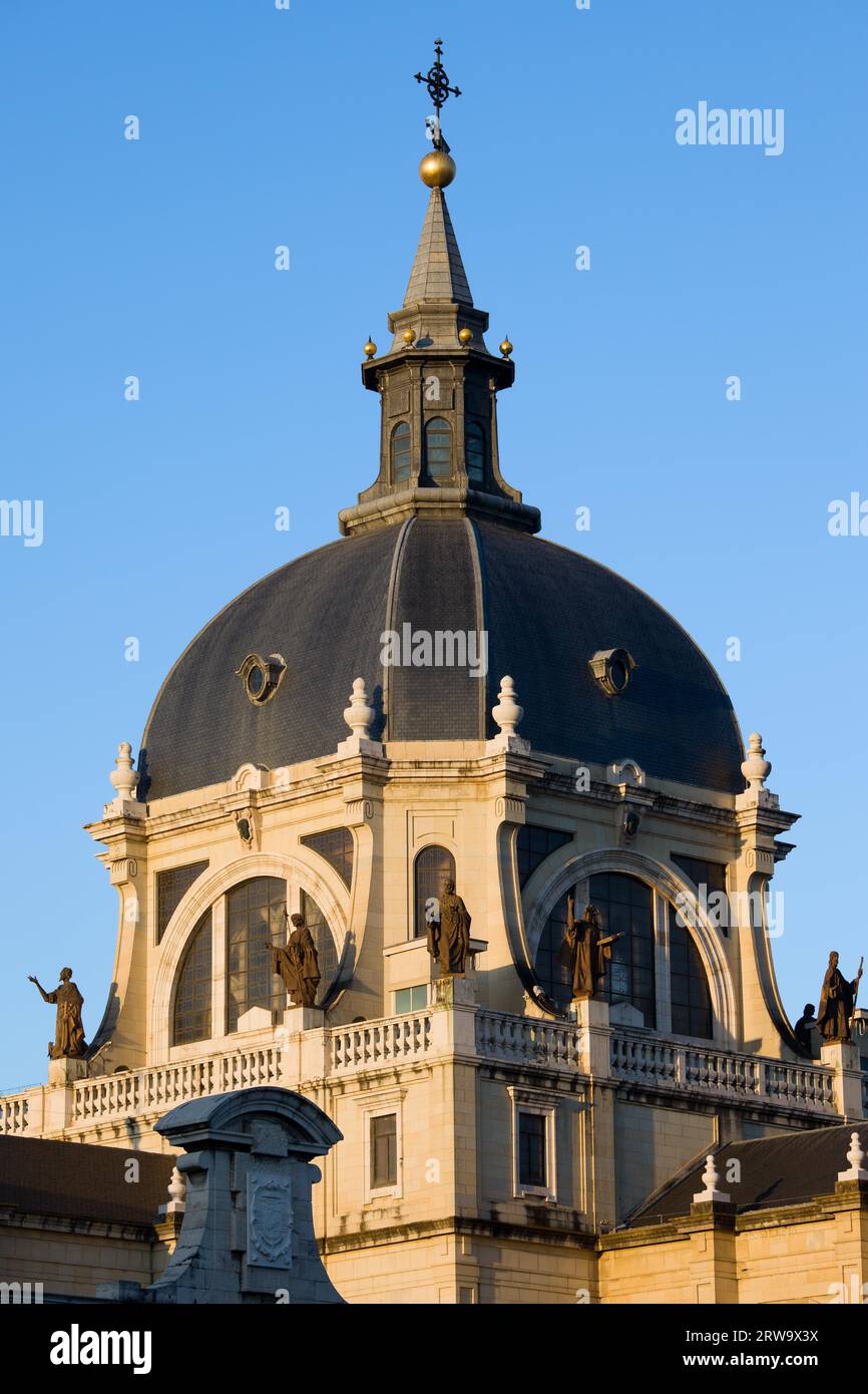 Cathédrale de l'Almudena (Cathédrale de Saint Mary le Royal de La Almudena) coupole de Madrid, Espagne Banque D'Images