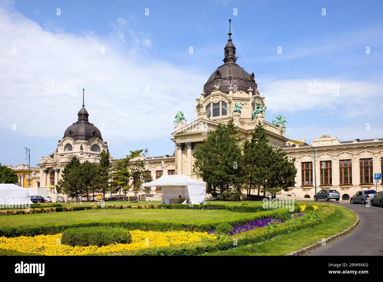 Bains thermaux médicinaux Szechenyi et Spa architecture néo-baroque à Budapest, Hongrie Banque D'Images