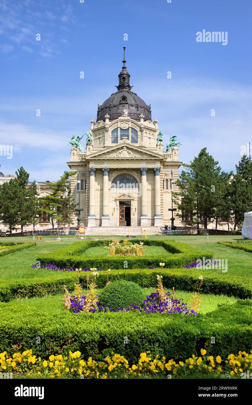 Bains thermaux médicinaux Szechenyi et Spa architecture baroque à Budapest, Hongrie Banque D'Images