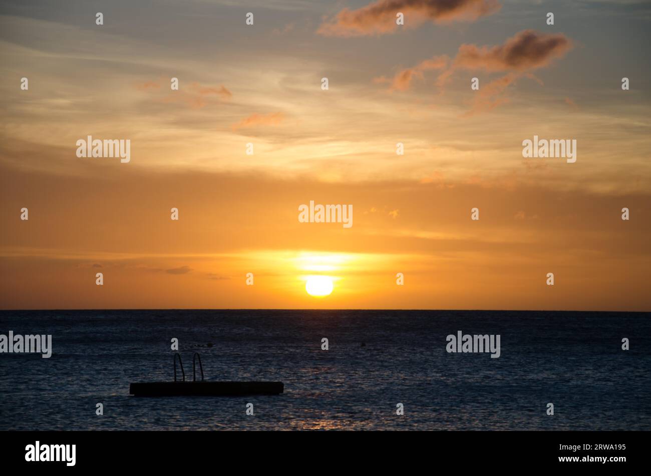 Curacao Porto Mari beach au coucher du soleil. La fin de l'après-midi dans les Caraïbes Banque D'Images