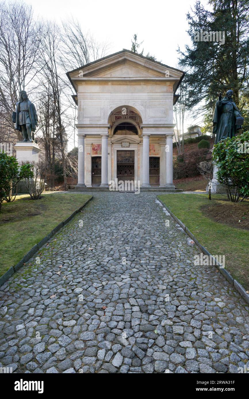 Chapelle avec la représentation d'Adam et Ève à l'intérieur, sur la contre-réforme créée pour Sacro Monte di Varallo. Galeazzo Alessi Banque D'Images