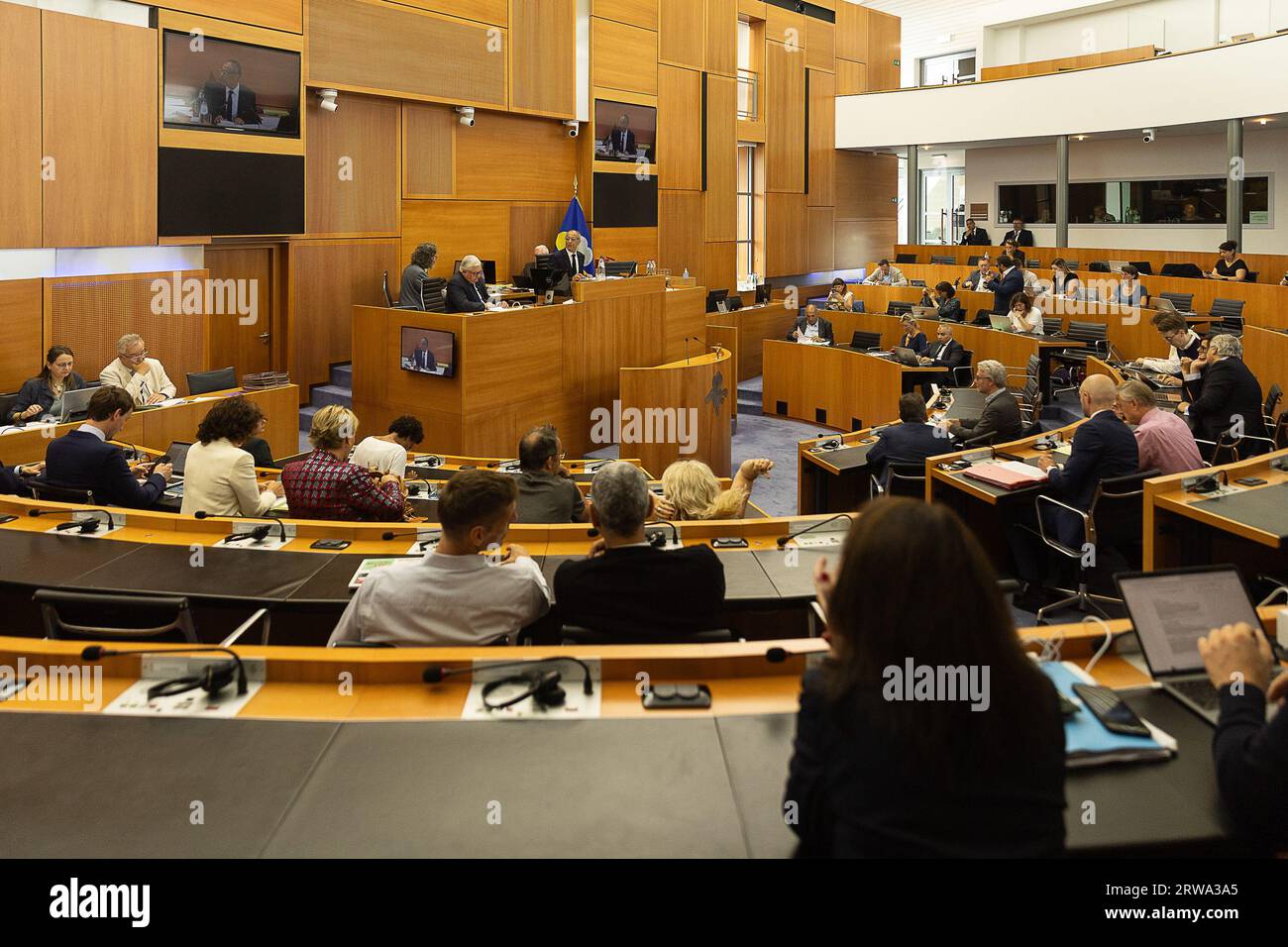 Bruxelles, Belgique. 18 septembre 2023. L'illustration montre une session plénière du Parlement de la région de Bruxelles-capitale à Bruxelles, le lundi 18 septembre 2023. BELGA PHOTO JAMES ARTHUR GEKIERE crédit : Belga News Agency/Alamy Live News Banque D'Images