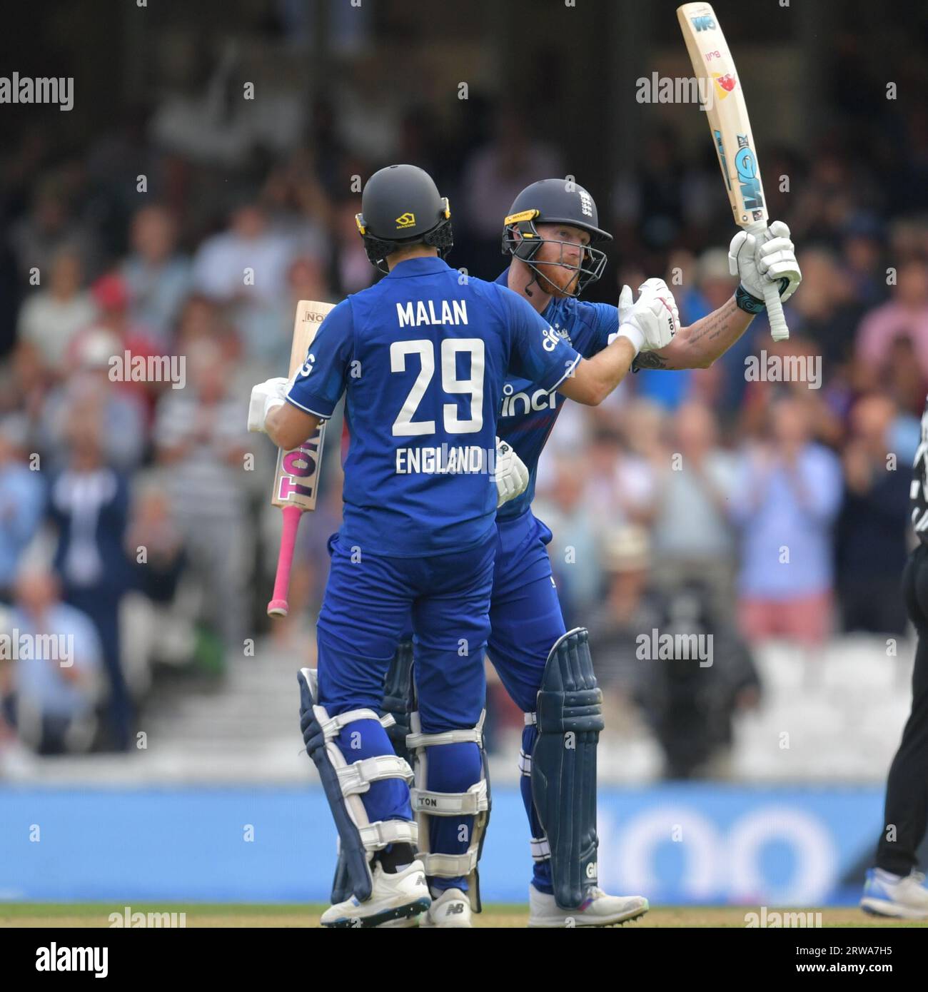 Londres, Angleterre - septembre 13 2023. Ben Stokes d'Angleterre célèbre un siècle contre la Nouvelle-Zélande dans le 3e Metro Bank One Day International Banque D'Images