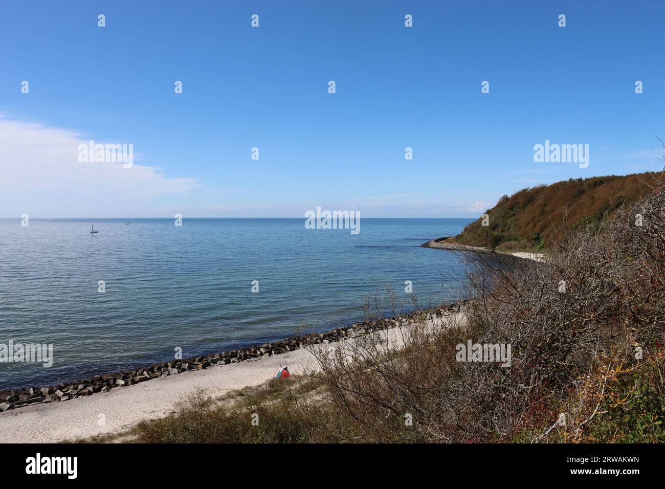 Vue depuis la falaise sur la plage de Hiddensee, une île de la mer Baltique Banque D'Images