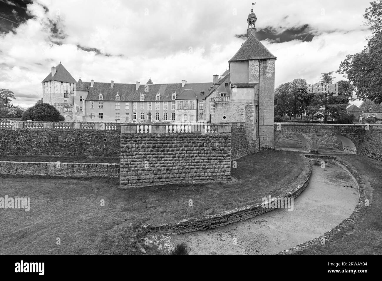 Photo en noir et blanc des Châteaux d'Epoisses dans le département de la Côte-d'Or en Bourgogne France. Banque D'Images