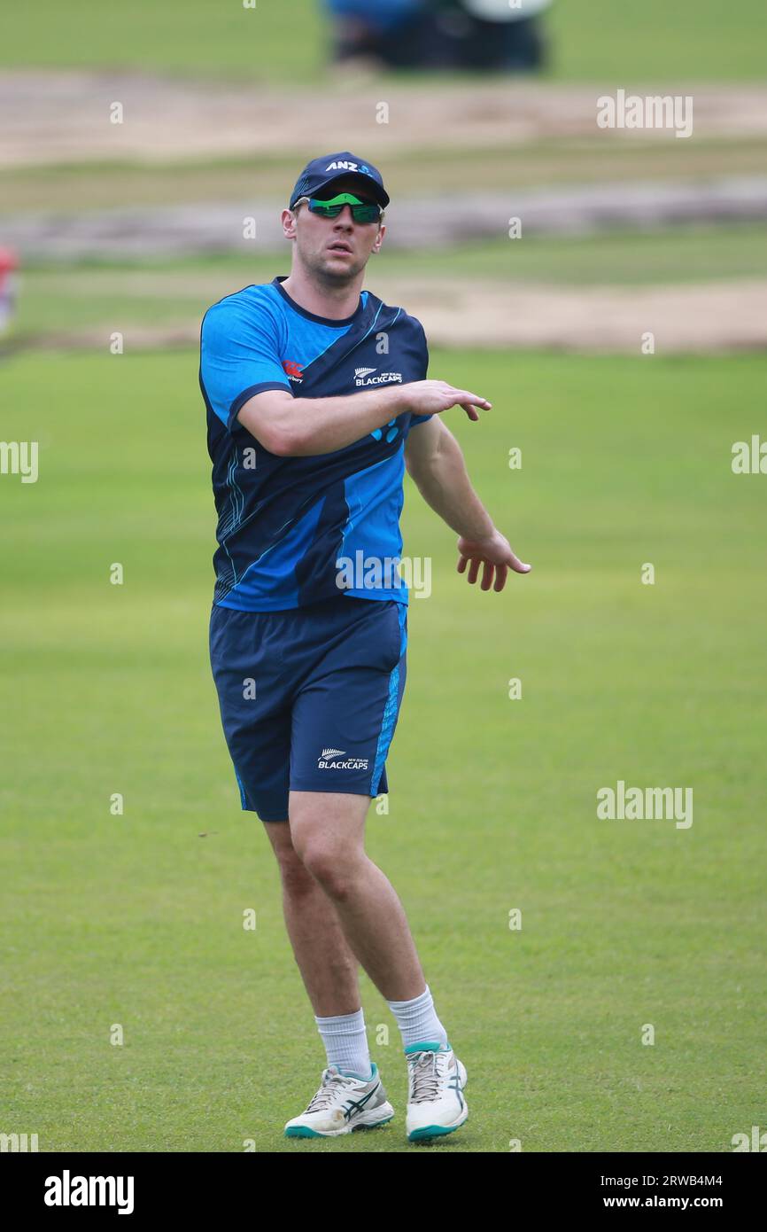 L'équipe néo-zélandaise assiste à une séance d'entraînement au Sher-e-Bangla National Cricket Stadium à Mirpur, Dhaka, Bangladesh, 18 septembre 2023. Banque D'Images