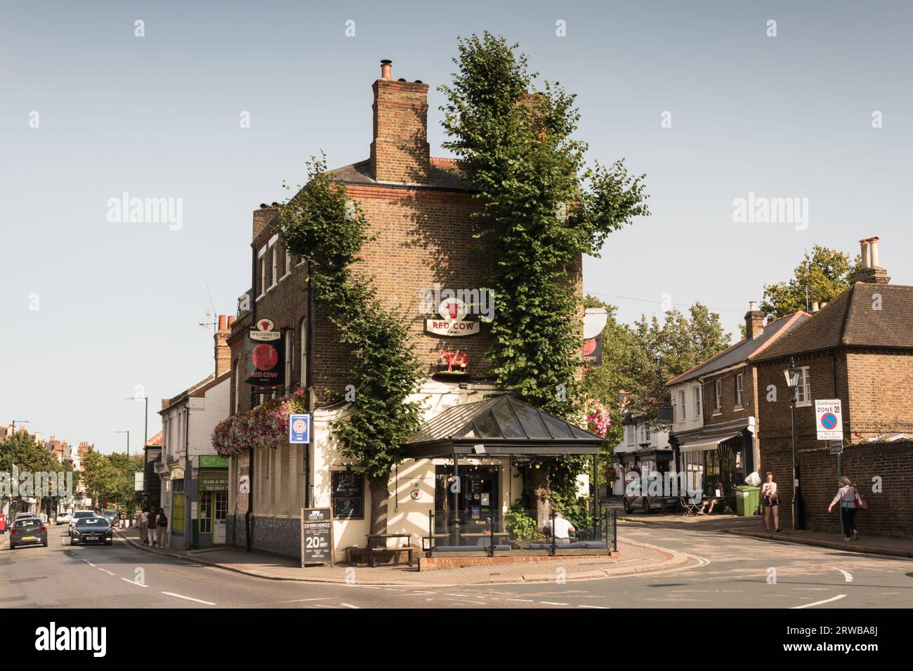 La maison publique historique Red Cow, Sheen Road, Richmond, London, TW9, Angleterre, Royaume-Uni Banque D'Images