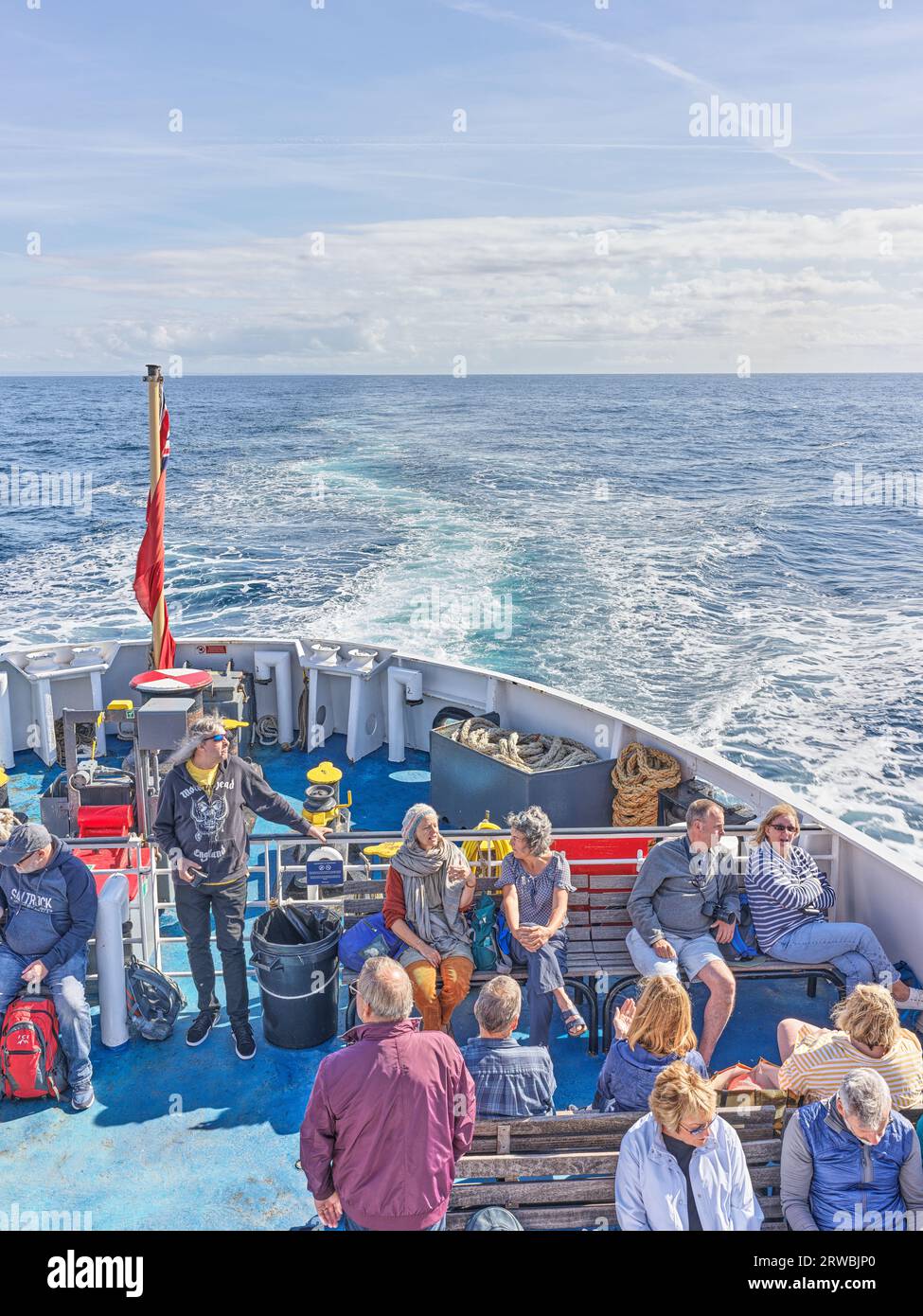 Passagers sur le ferry Scillonian III lors de sa traversée de l'océan Atlantique de Penzance à St Mary's, îles Scilly. Banque D'Images