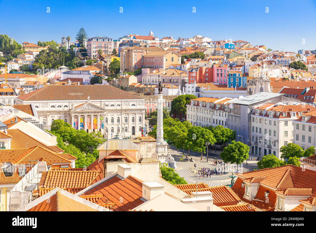 'Praça do Rossio', place centrale du centre-ville de Lisbonne avec vue sur la belle architecture des maisons, Portugal Banque D'Images