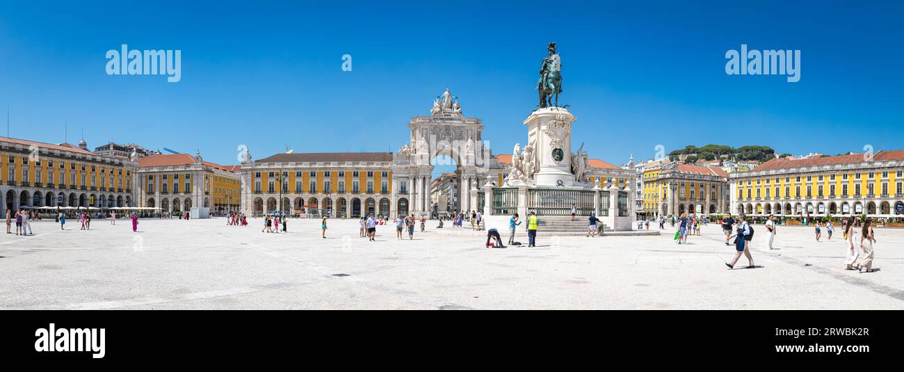'Praça do Comércio', la belle et toujours animée place au pied du Tage, Lisbonne, Portugal Banque D'Images