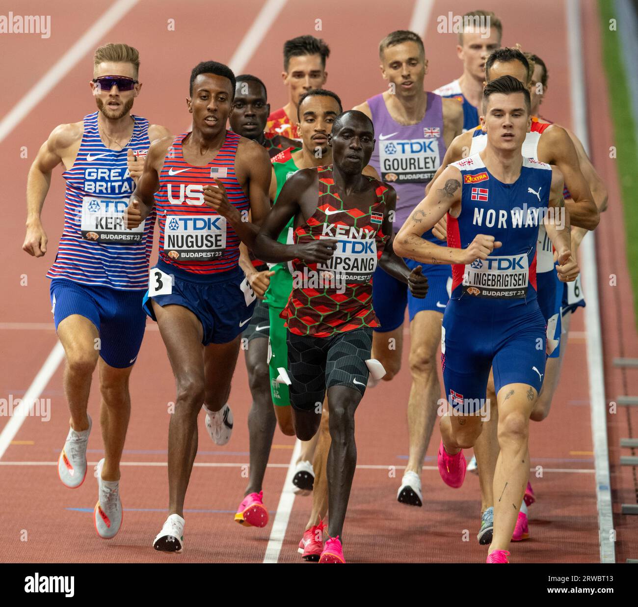 Jakob Ingebrigtsen, de Norvège, concourant à la finale de 1500 m hommes le cinquième jour des Championnats du monde d'athlétisme au Centre national d'athlétisme de Buda Banque D'Images