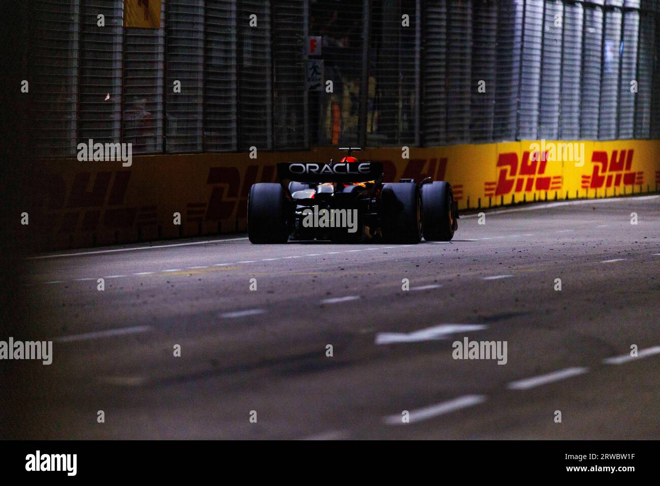 Max Verstappen des pays-Bas pilote la (1) Oracle Red Bull Racing RB19 lors du Grand Prix de F1 de Singapour sur le circuit de Marina Bay Street. (Photo de George Hitchens / SOPA Images/Sipa USA) Banque D'Images