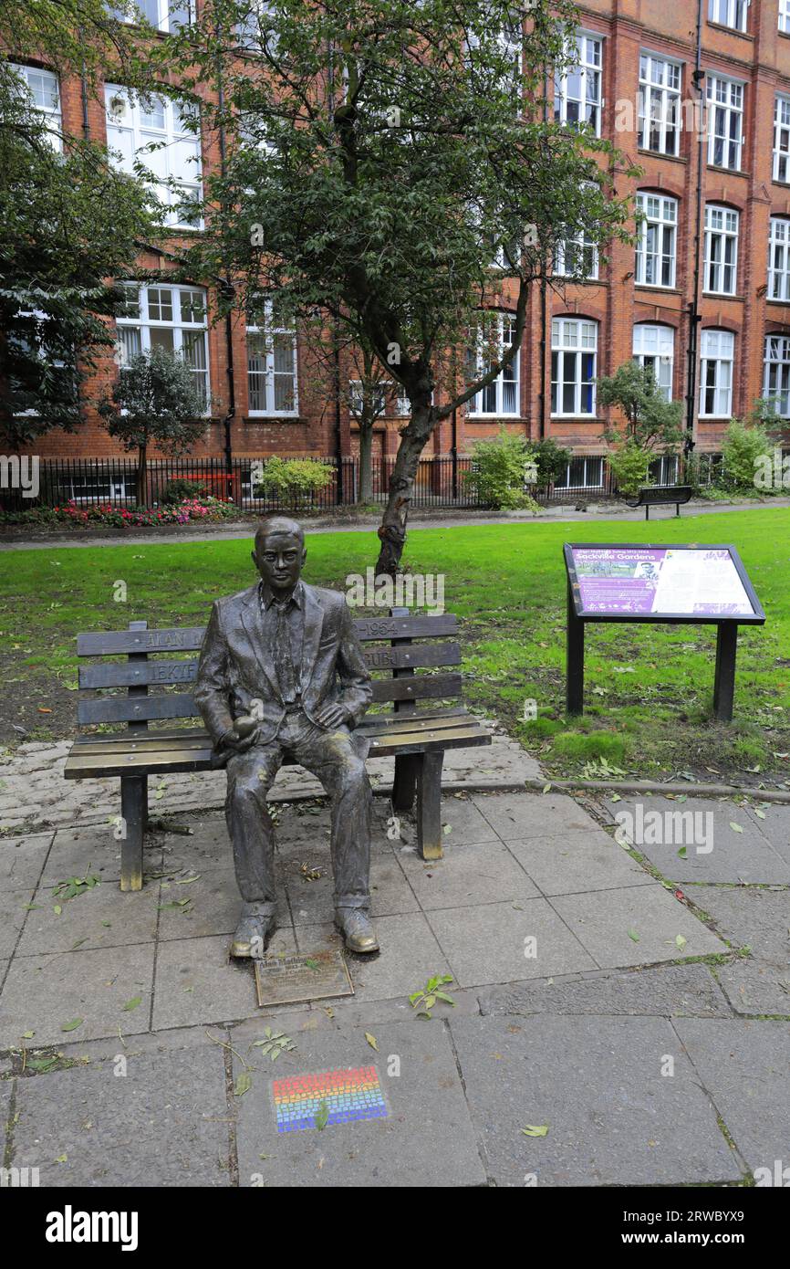 Statue d'Alan Turring dans les jardins de Sackville, Manchester City, Angleterre, Royaume-Uni Banque D'Images