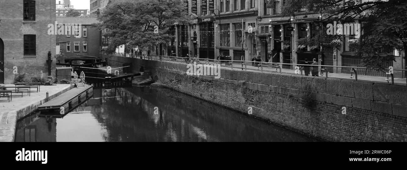 Vue le long de Canal Street, le Manchester gay village, Manchester City, Angleterre, Royaume-Uni Banque D'Images