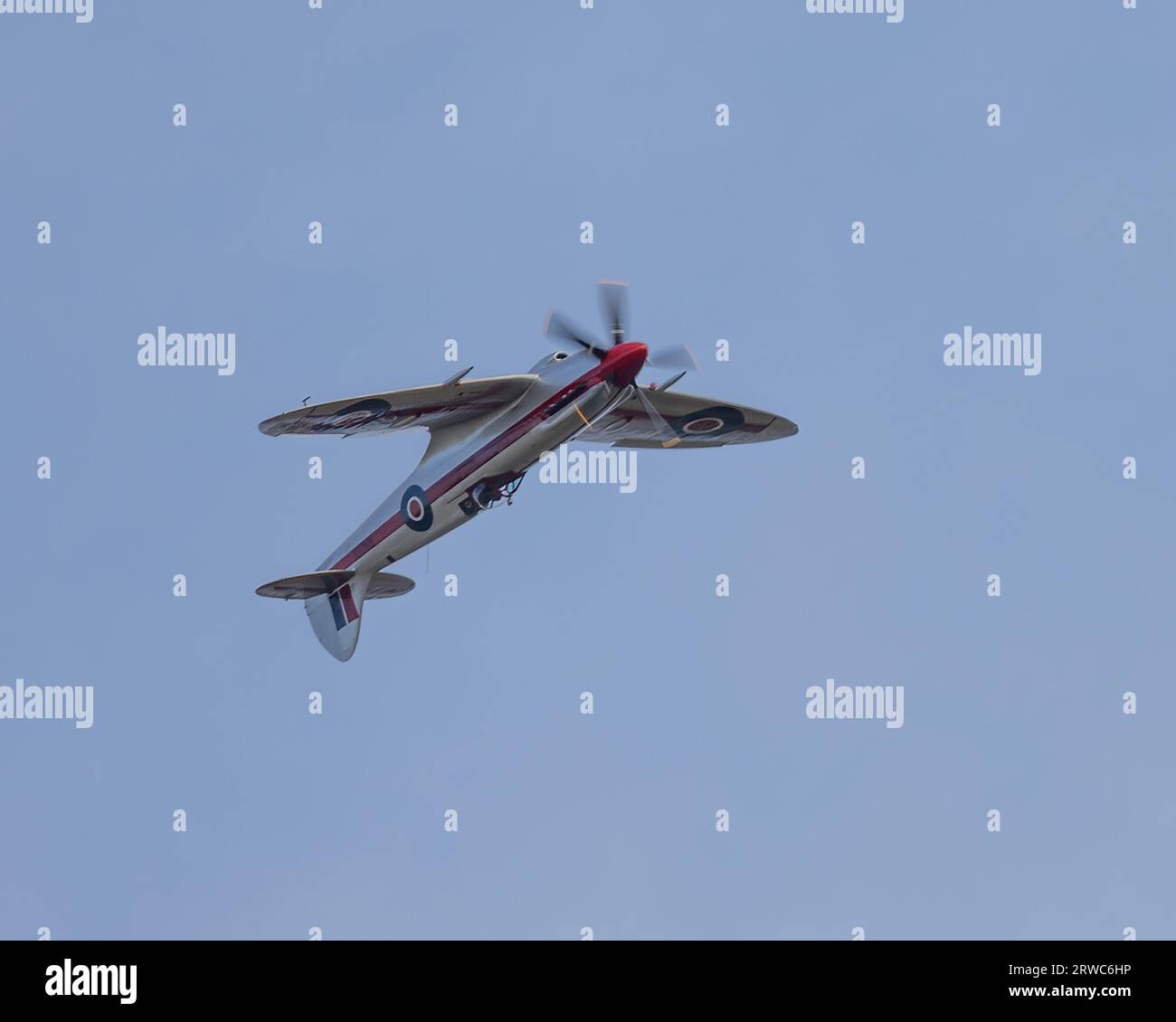 Spitfire Rn201 Supermarine Spitfire Mk.XIVe RN201 aux couleurs de la 1946 King's Cup ...